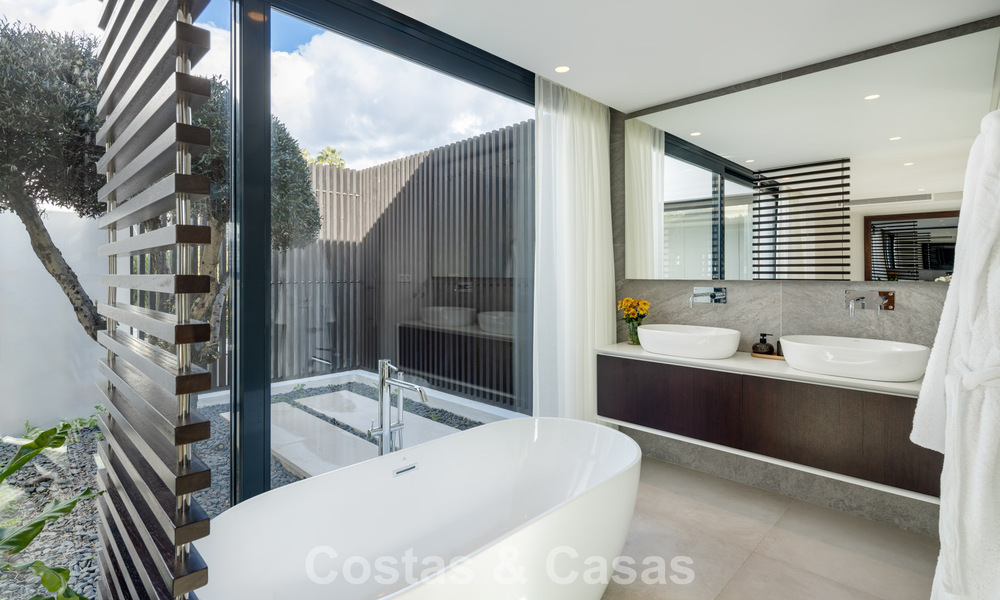 Luxury modern style villa for sale, bordering the golf course in Nueva Andalucia, Marbella 775545