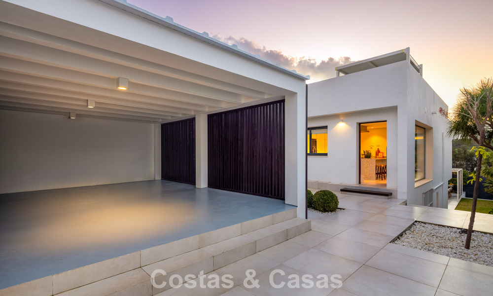 Luxury modern style villa for sale, bordering the golf course in Nueva Andalucia, Marbella 775558