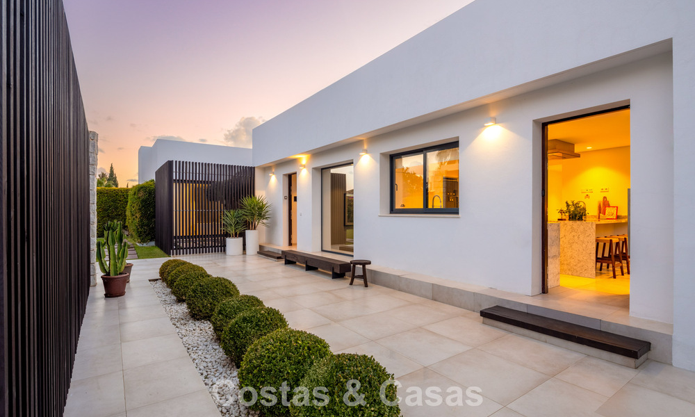 Luxury modern style villa for sale, bordering the golf course in Nueva Andalucia, Marbella 775559