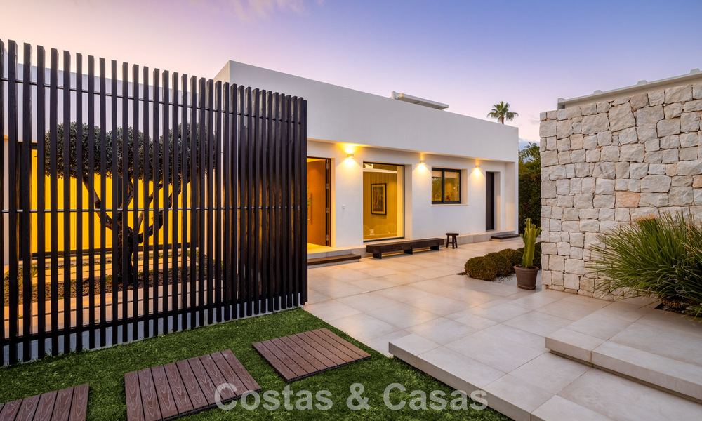 Luxury modern style villa for sale, bordering the golf course in Nueva Andalucia, Marbella 775560
