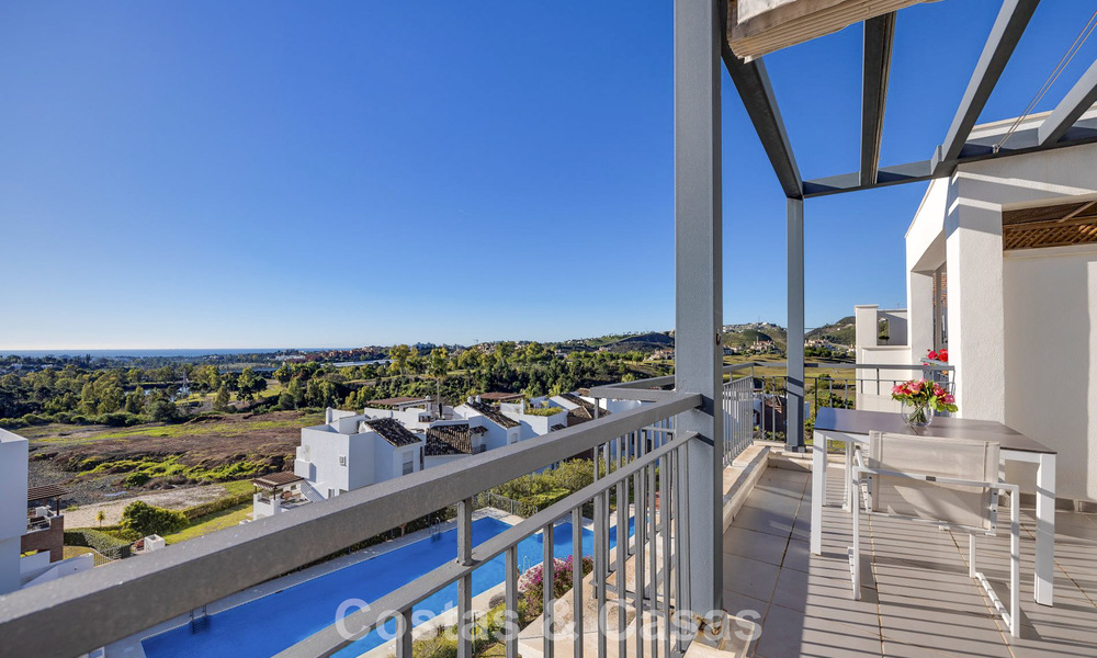 Move-in ready penthouse with panoramic sea views in a Mediterranean complex for sale in Benahavis - Marbella 775756