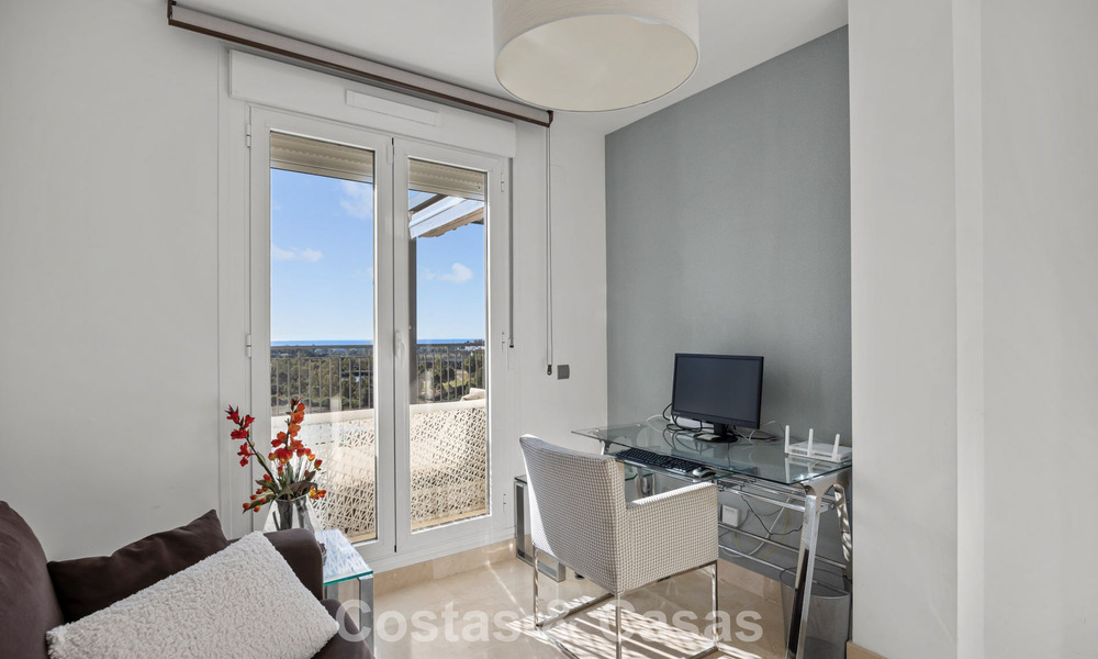 Move-in ready penthouse with panoramic sea views in a Mediterranean complex for sale in Benahavis - Marbella 775766