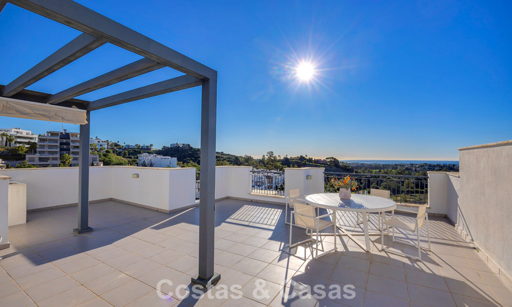 Move-in ready penthouse with panoramic sea views in a Mediterranean complex for sale in Benahavis - Marbella 775767