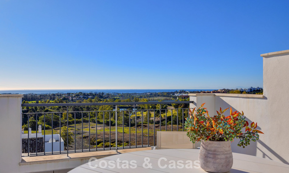 Move-in ready penthouse with panoramic sea views in a Mediterranean complex for sale in Benahavis - Marbella 775770