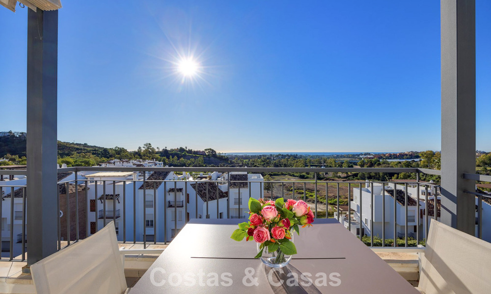 Move-in ready penthouse with panoramic sea views in a Mediterranean complex for sale in Benahavis - Marbella 775771