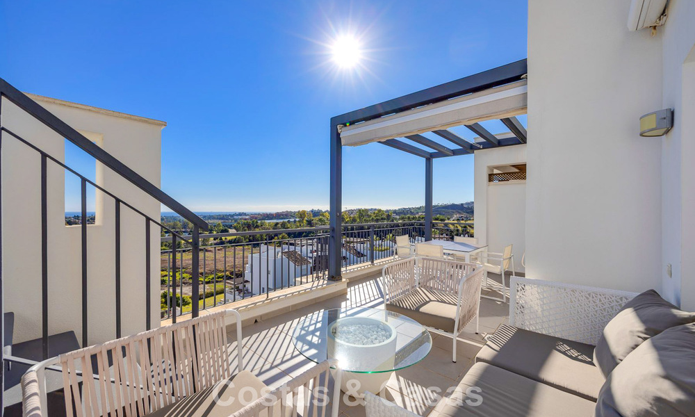 Move-in ready penthouse with panoramic sea views in a Mediterranean complex for sale in Benahavis - Marbella 775772