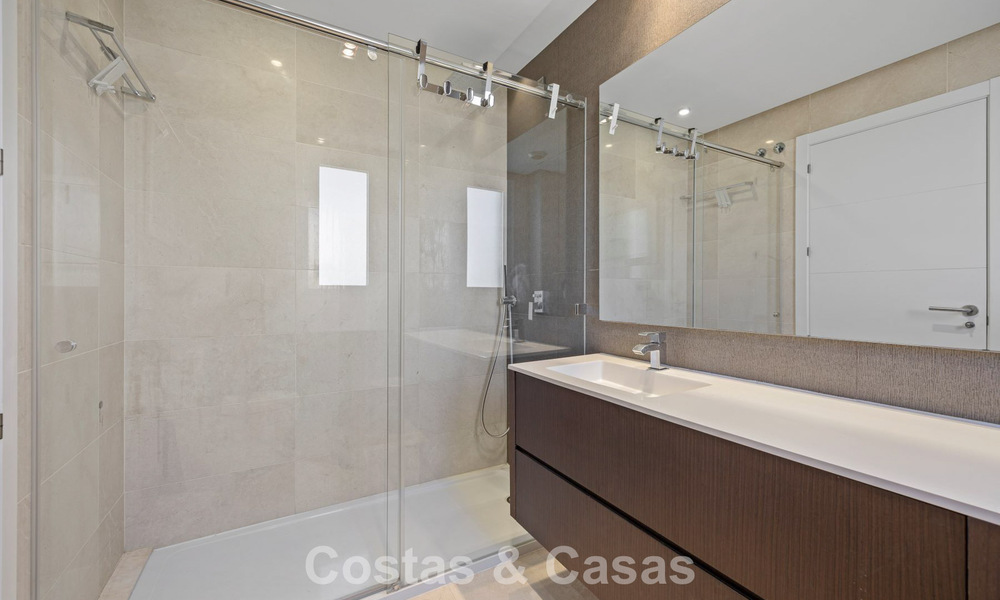 Move-in ready penthouse with panoramic sea views in a Mediterranean complex for sale in Benahavis - Marbella 775774