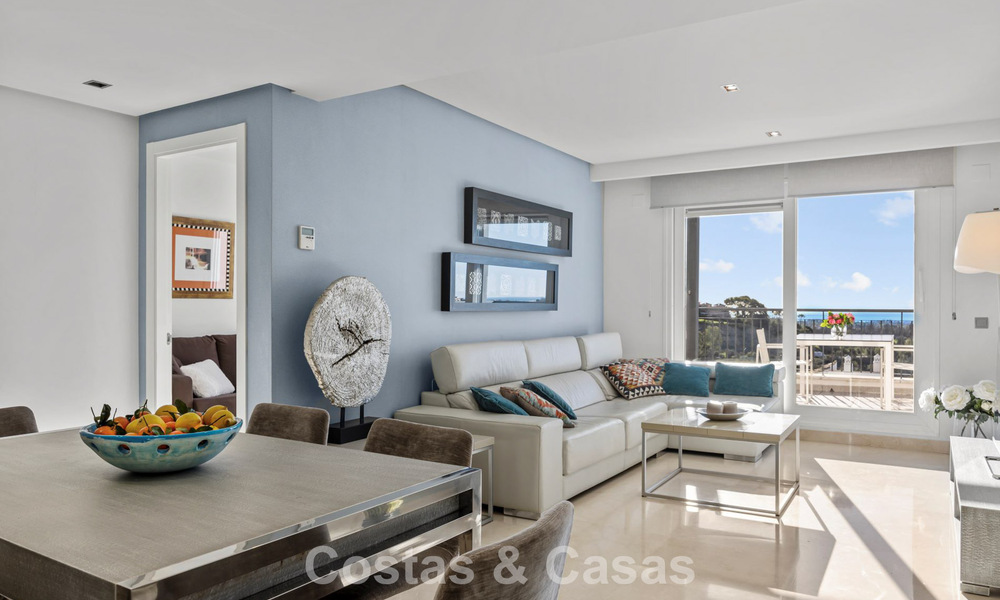 Move-in ready penthouse with panoramic sea views in a Mediterranean complex for sale in Benahavis - Marbella 775775