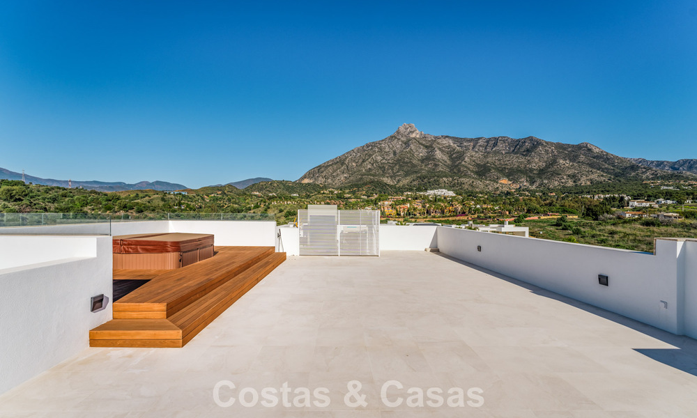 Sophisticated luxury villa for sale in an exclusive gated community on Marbella’s prestigious Golden Mile 775565