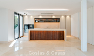 Sophisticated luxury villa for sale in an exclusive gated community on Marbella’s prestigious Golden Mile 775567 