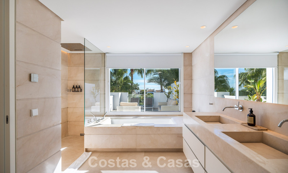 Luxurious renovated duplex penthouse for sale, in Puente Romano on Marbella’s Golden Mile 775597
