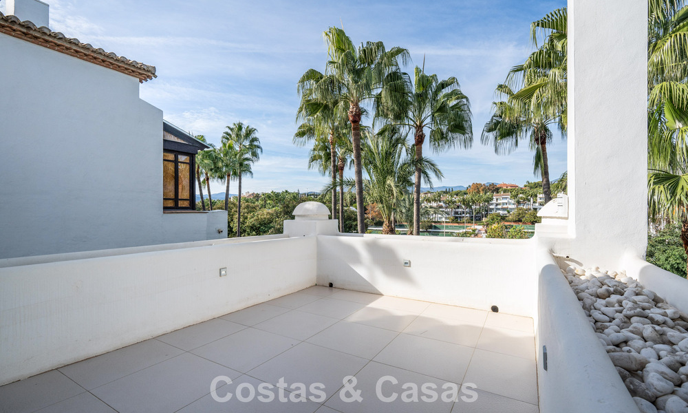 Luxurious renovated duplex penthouse for sale, in Puente Romano on Marbella’s Golden Mile 775614
