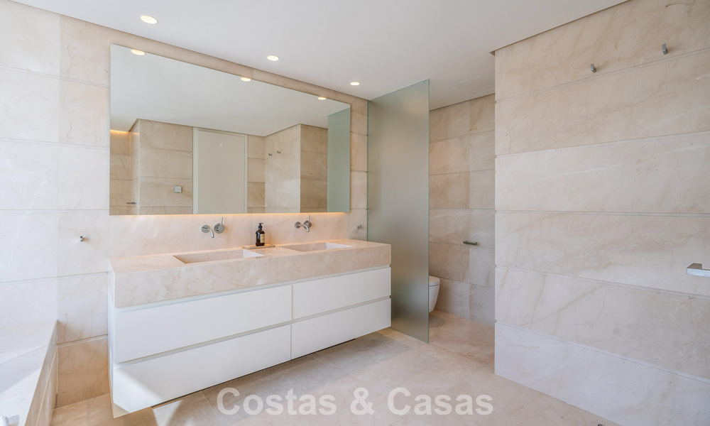 Luxurious renovated duplex penthouse for sale, in Puente Romano on Marbella’s Golden Mile 775615