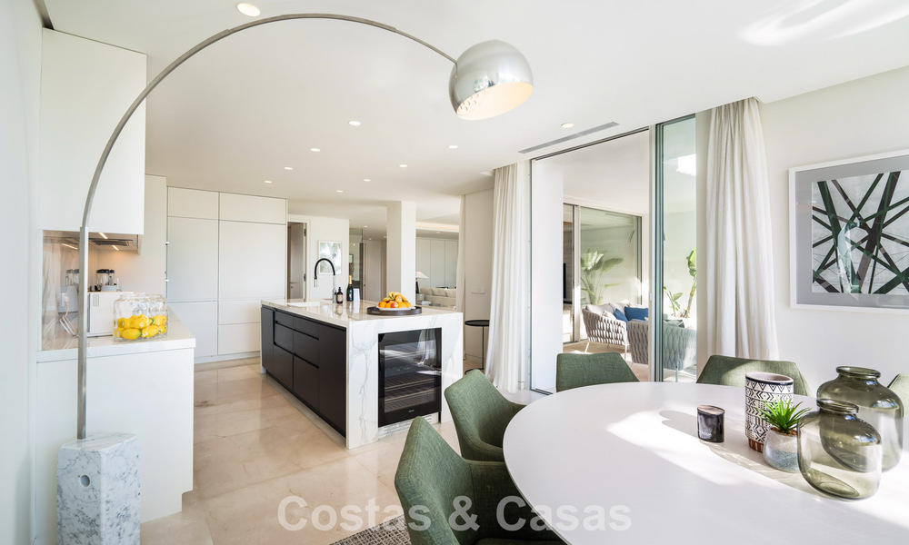 Luxurious renovated duplex penthouse for sale, in Puente Romano on Marbella’s Golden Mile 775623