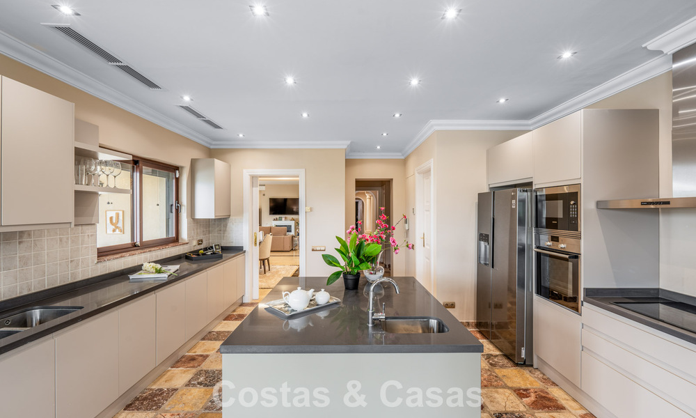 Spacious Mediterranean luxury villa with lots of bedrooms and spectacular views for sale in Benahavis - Marbella 775697
