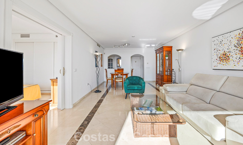 Move-in ready, spacious 3-bedroom apartment for sale surrounded by golf courses in Benahavis - Marbella 775710