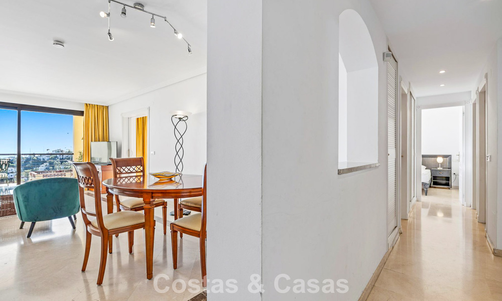 Move-in ready, spacious 3-bedroom apartment for sale surrounded by golf courses in Benahavis - Marbella 775713