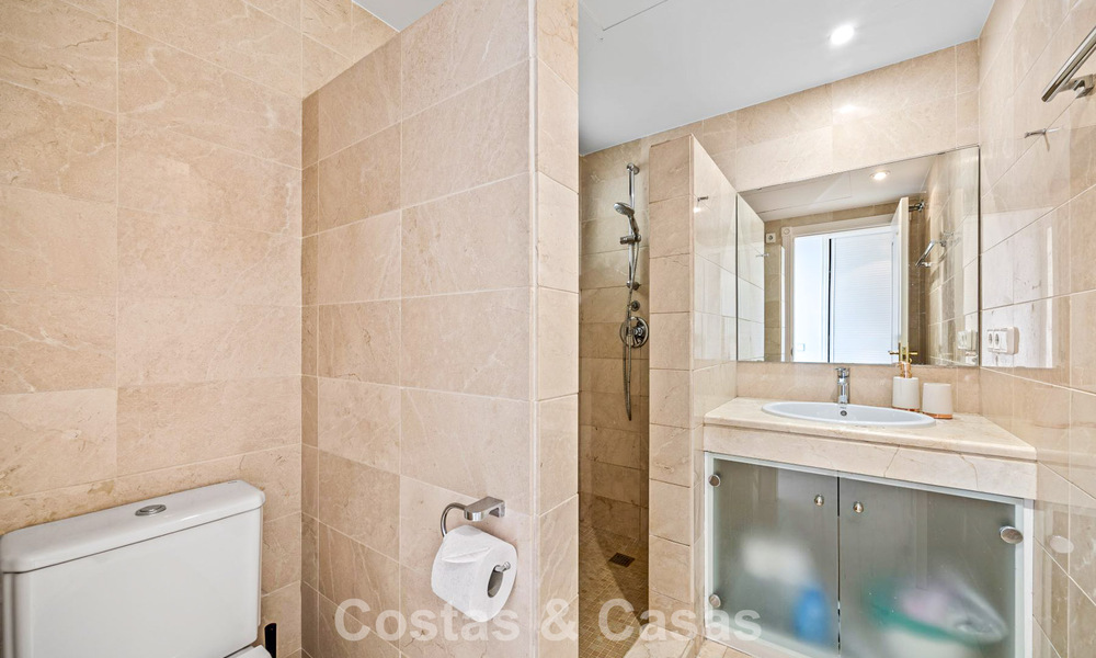 Move-in ready, spacious 3-bedroom apartment for sale surrounded by golf courses in Benahavis - Marbella 775718