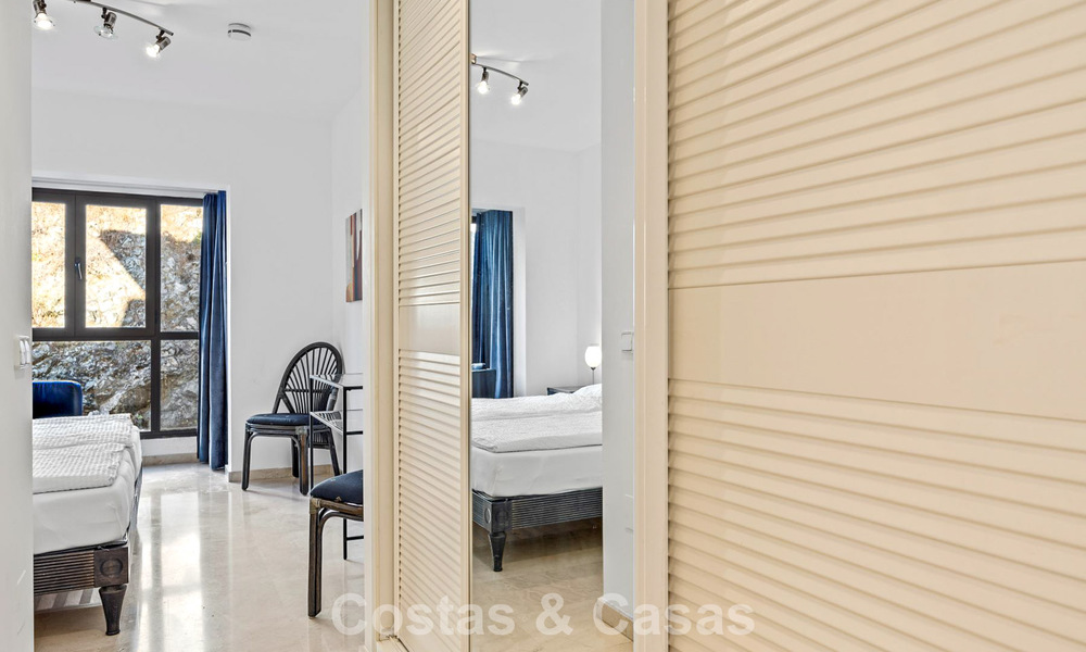 Move-in ready, spacious 3-bedroom apartment for sale surrounded by golf courses in Benahavis - Marbella 775720