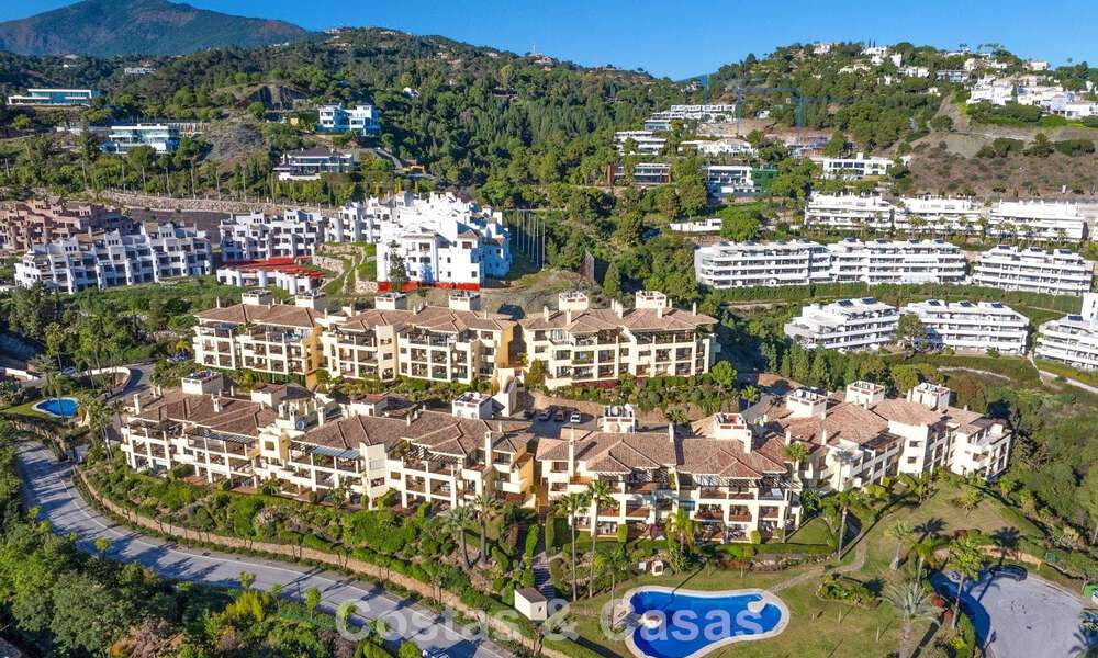 Move-in ready, spacious 3-bedroom apartment for sale surrounded by golf courses in Benahavis - Marbella 775724