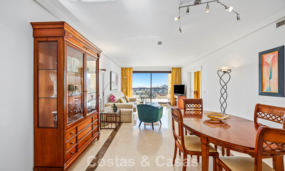 Move-in ready, spacious 3-bedroom apartment for sale surrounded by golf courses in Benahavis - Marbella 775726