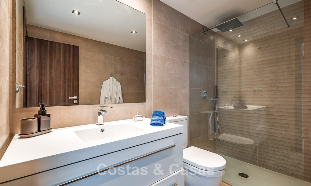 Beachside, contemporary penthouse with large solarium for sale in a modern complex in San Pedro, Marbella 775782