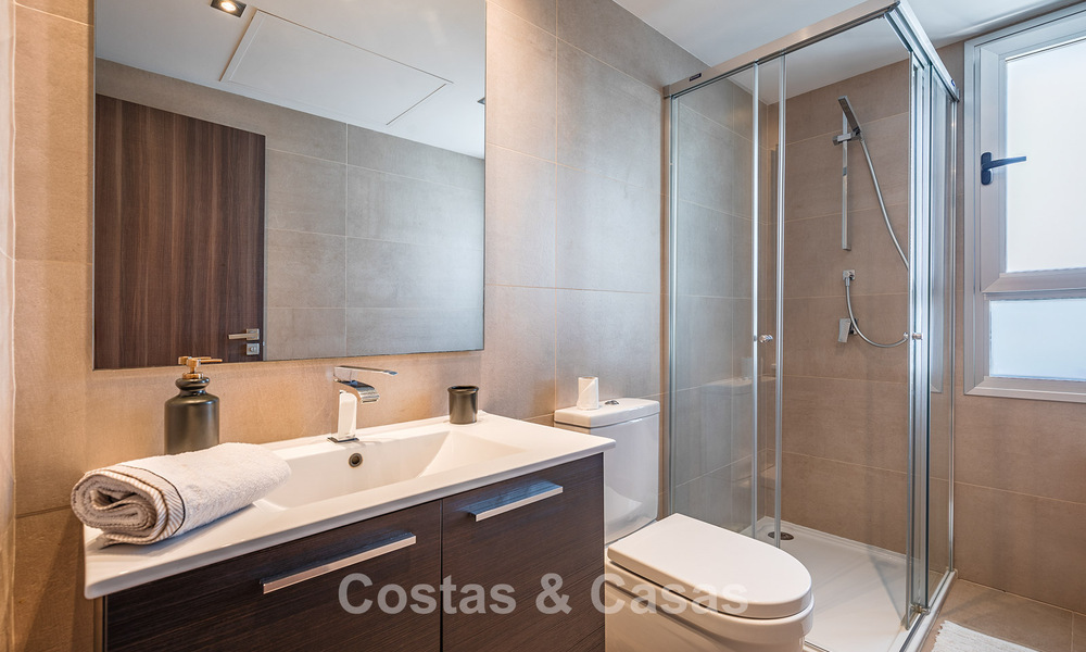Beachside, contemporary penthouse with large solarium for sale in a modern complex in San Pedro, Marbella 775783
