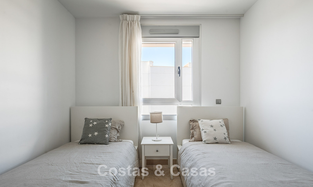 Beachside, contemporary penthouse with large solarium for sale in a modern complex in San Pedro, Marbella 775784