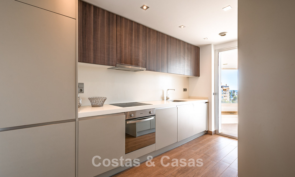 Beachside, contemporary penthouse with large solarium for sale in a modern complex in San Pedro, Marbella 775789