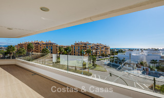 Beachside, contemporary penthouse with large solarium for sale in a modern complex in San Pedro, Marbella 775797 