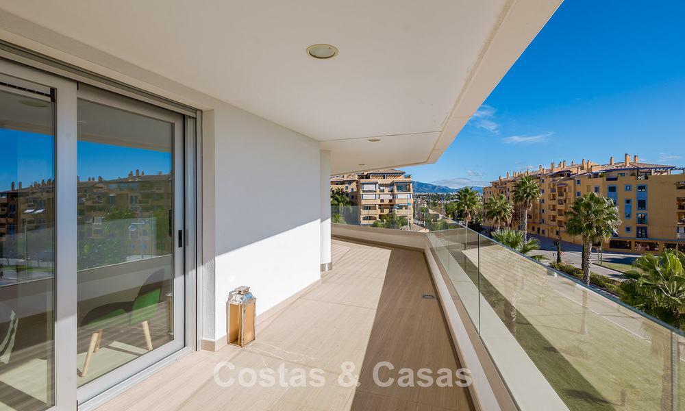Beachside, contemporary penthouse with large solarium for sale in a modern complex in San Pedro, Marbella 775798