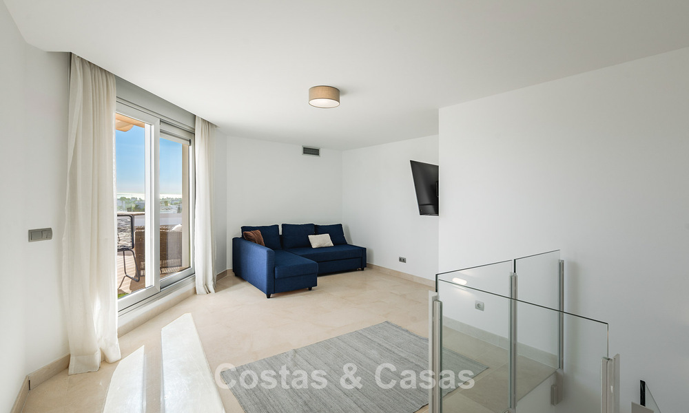 Beachside, contemporary penthouse with large solarium for sale in a modern complex in San Pedro, Marbella 775801