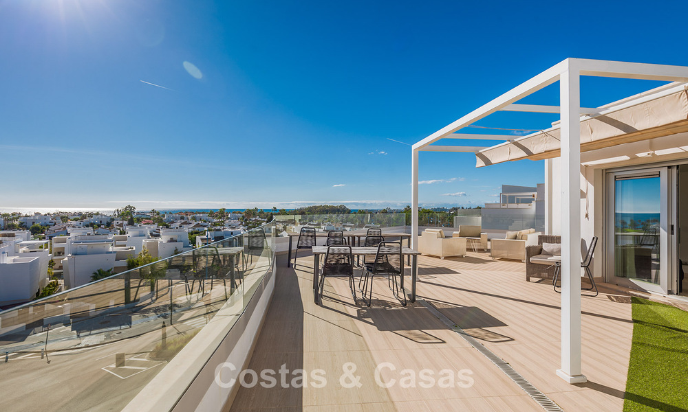 Beachside, contemporary penthouse with large solarium for sale in a modern complex in San Pedro, Marbella 775803