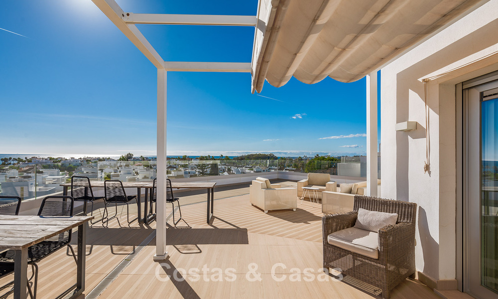 Beachside, contemporary penthouse with large solarium for sale in a modern complex in San Pedro, Marbella 775804
