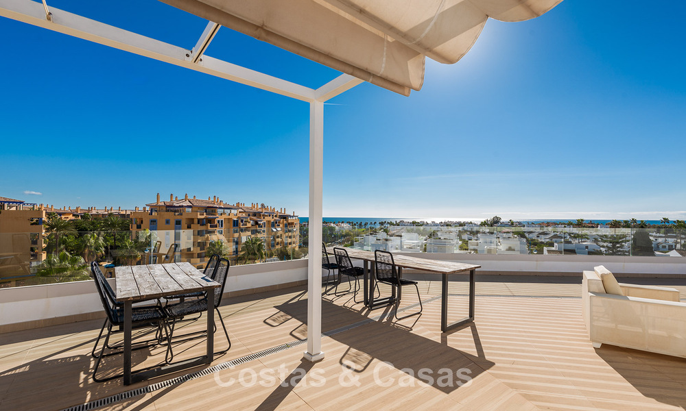 Beachside, contemporary penthouse with large solarium for sale in a modern complex in San Pedro, Marbella 775805