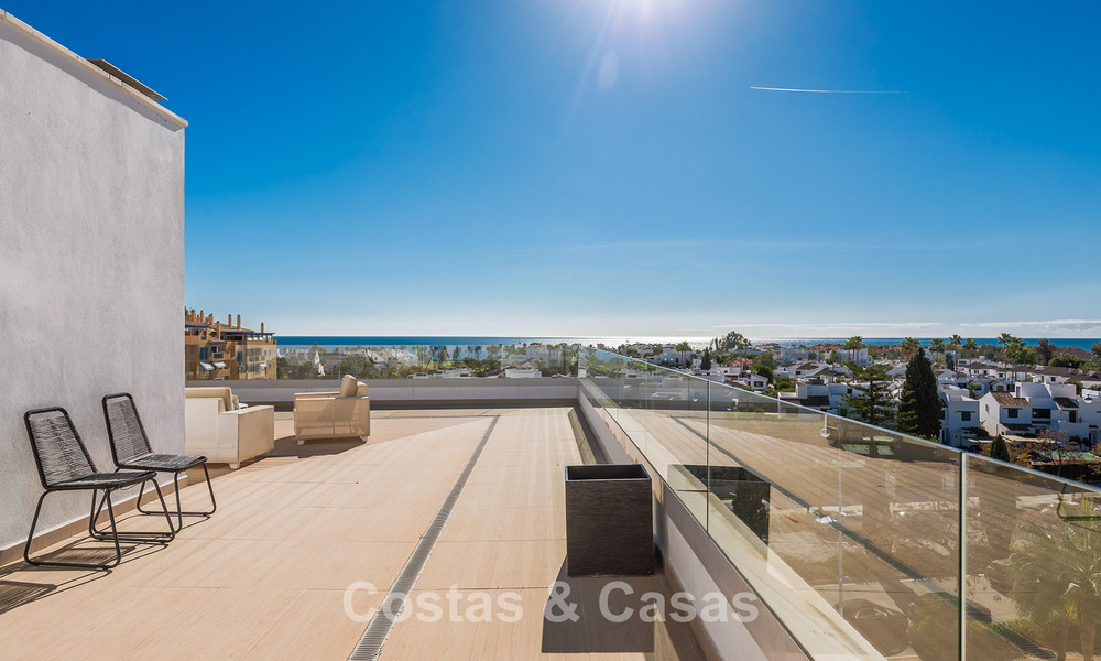 Beachside, contemporary penthouse with large solarium for sale in a modern complex in San Pedro, Marbella 775806