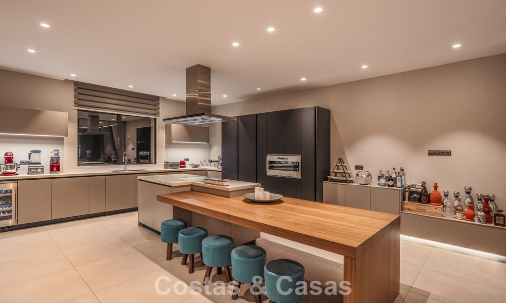 Modernist luxury villa with sea views for sale in the exclusive and secure area of El Madroñal, Marbella - Benahavis 775884