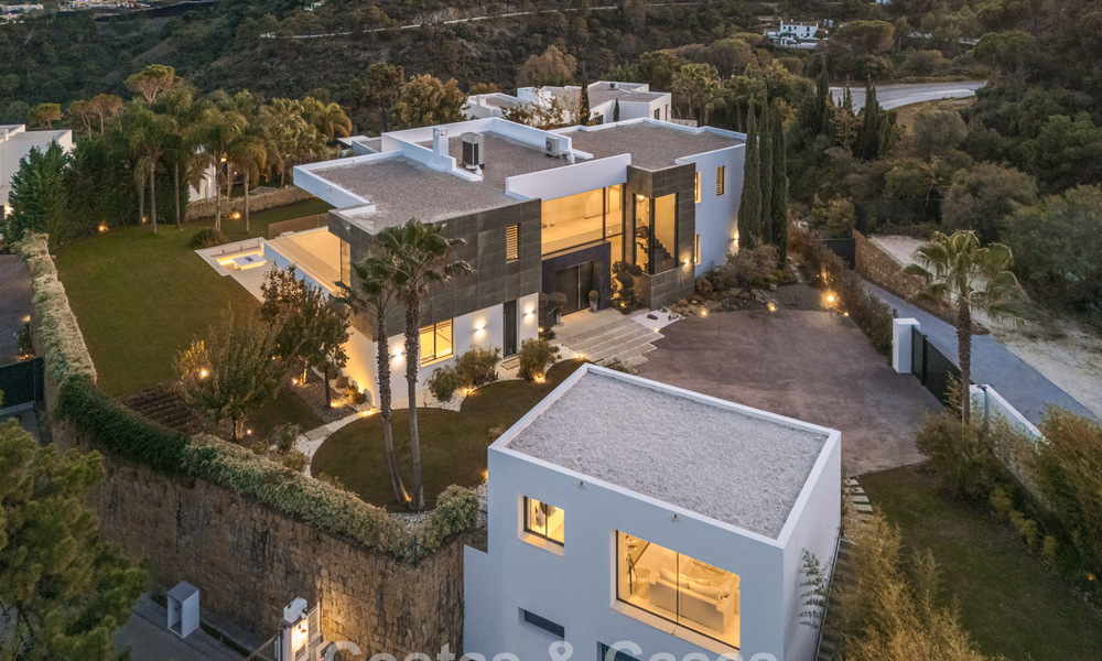 Modernist luxury villa with sea views for sale in the exclusive and secure area of El Madroñal, Marbella - Benahavis 775894
