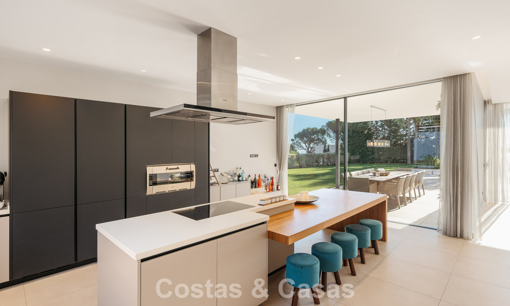 Modernist luxury villa with sea views for sale in the exclusive and secure area of El Madroñal, Marbella - Benahavis 775909