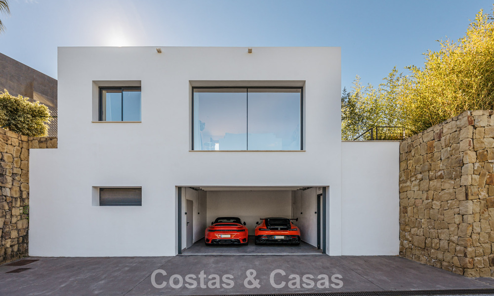 Modernist luxury villa with sea views for sale in the exclusive and secure area of El Madroñal, Marbella - Benahavis 775925