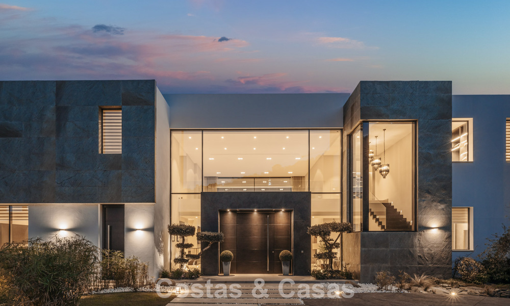 Modernist luxury villa with sea views for sale in the exclusive and secure area of El Madroñal, Marbella - Benahavis 775930