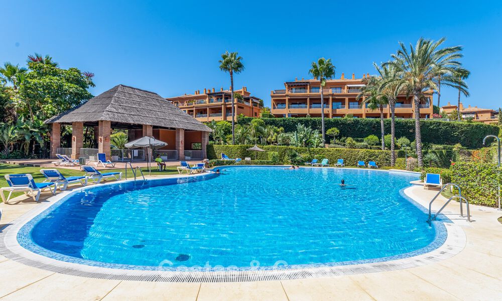 Stunning penthouse with panoramic views for sale in a gated complex of Marbella - Benahavis 775857