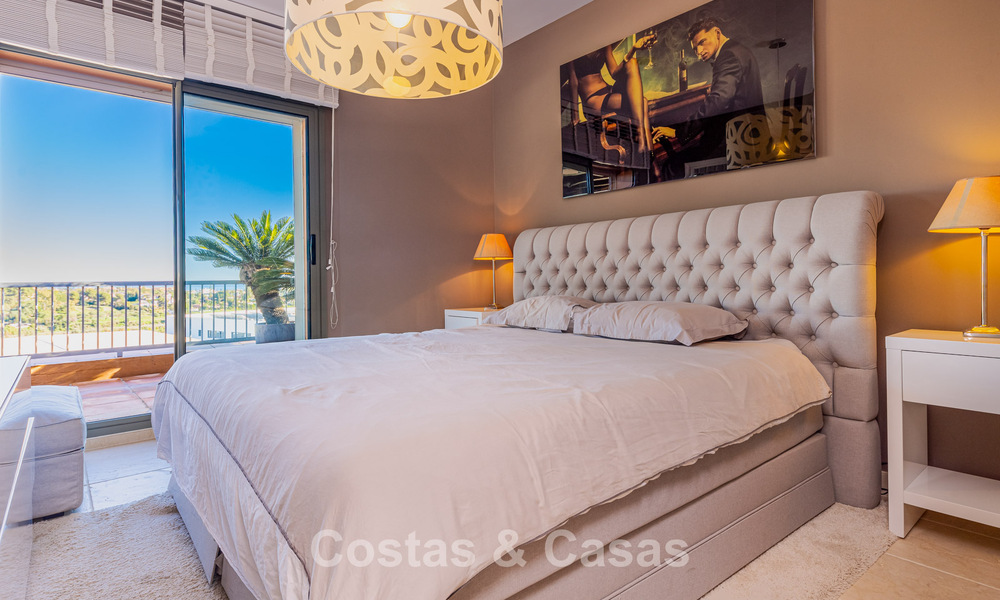 Stunning penthouse with panoramic views for sale in a gated complex of Marbella - Benahavis 775860