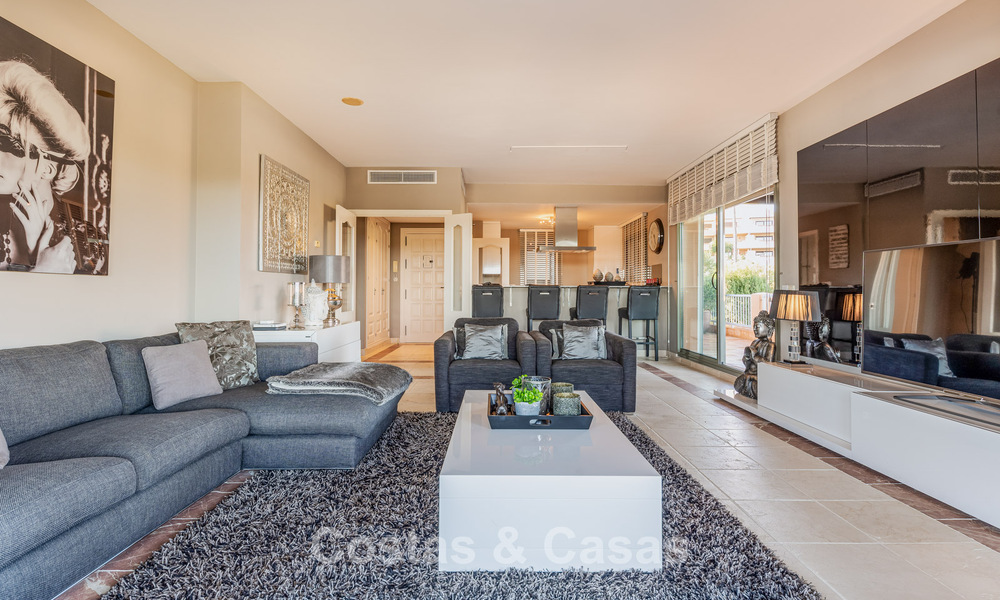 Stunning penthouse with panoramic views for sale in a gated complex of Marbella - Benahavis 775869