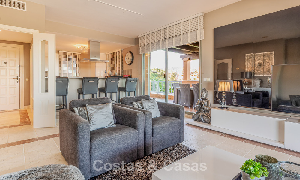 Stunning penthouse with panoramic views for sale in a gated complex of Marbella - Benahavis 775870