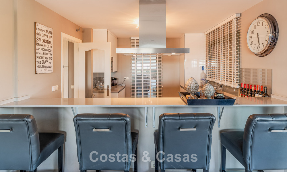 Stunning penthouse with panoramic views for sale in a gated complex of Marbella - Benahavis 775871