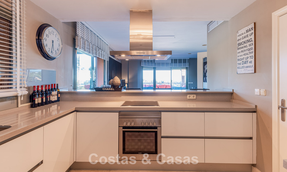 Stunning penthouse with panoramic views for sale in a gated complex of Marbella - Benahavis 775872