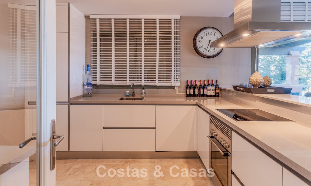 Stunning penthouse with panoramic views for sale in a gated complex of Marbella - Benahavis 775873