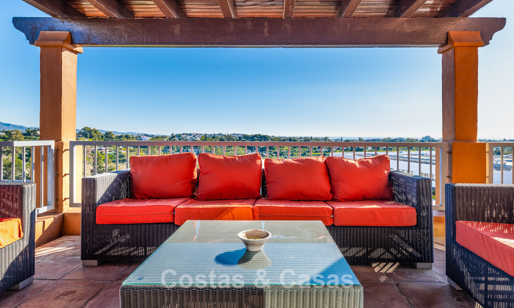 Stunning penthouse with panoramic views for sale in a gated complex of Marbella - Benahavis 775875