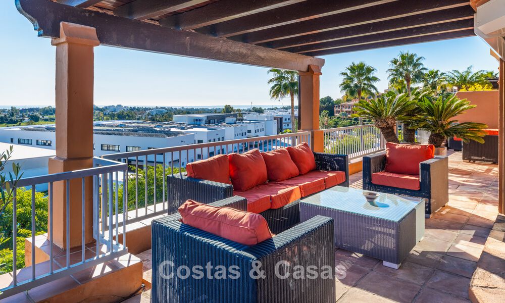 Stunning penthouse with panoramic views for sale in a gated complex of Marbella - Benahavis 775876